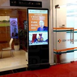 Màn hình quảng cáo LCD chân đứng 55 inch SAMSUNG/LG - LEDONE