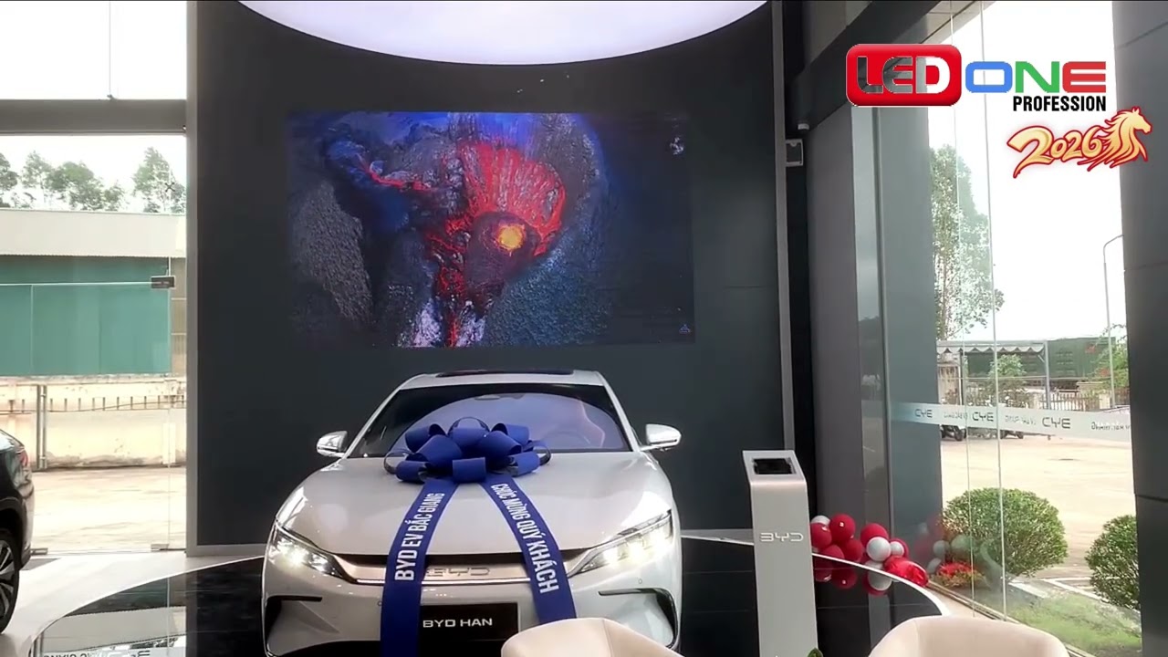 Lắp đặt màn hình LED Cong dẻo P2 Trong nhà cho BYD EV Bắc Giang – LEDONE Miền Nam thi công trọn gói