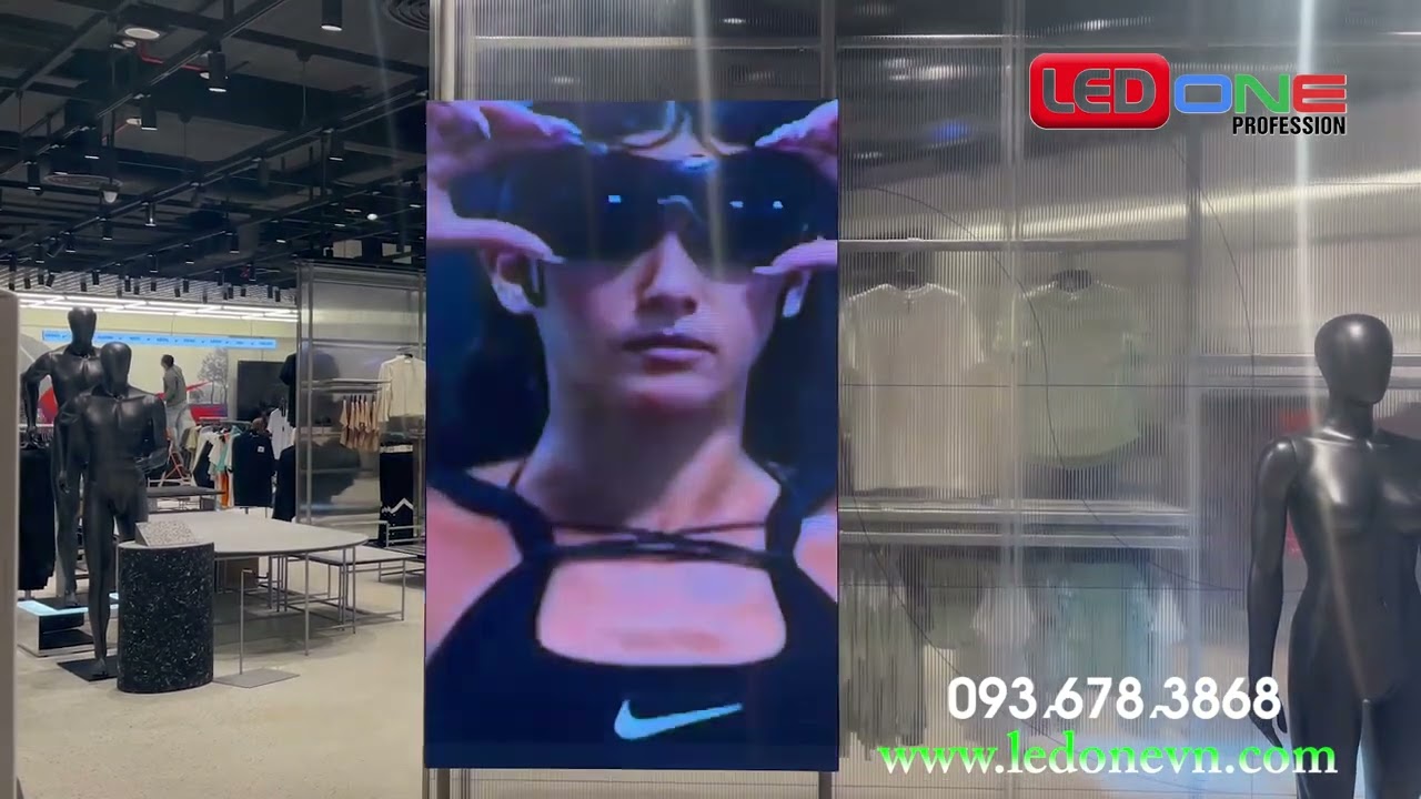 Lắp đặt màn hình LED P2 dẻo uốn cong cao cấp tại cửa hàng giày Nike - TTTM Lotte Tây Hồ | LEDONE Miền Nam thi công