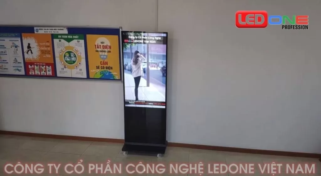 Lắp đặt màn hình quảng cáo LCD 49 inch chân đứng tại Cty Winsol, Bắc Ninh