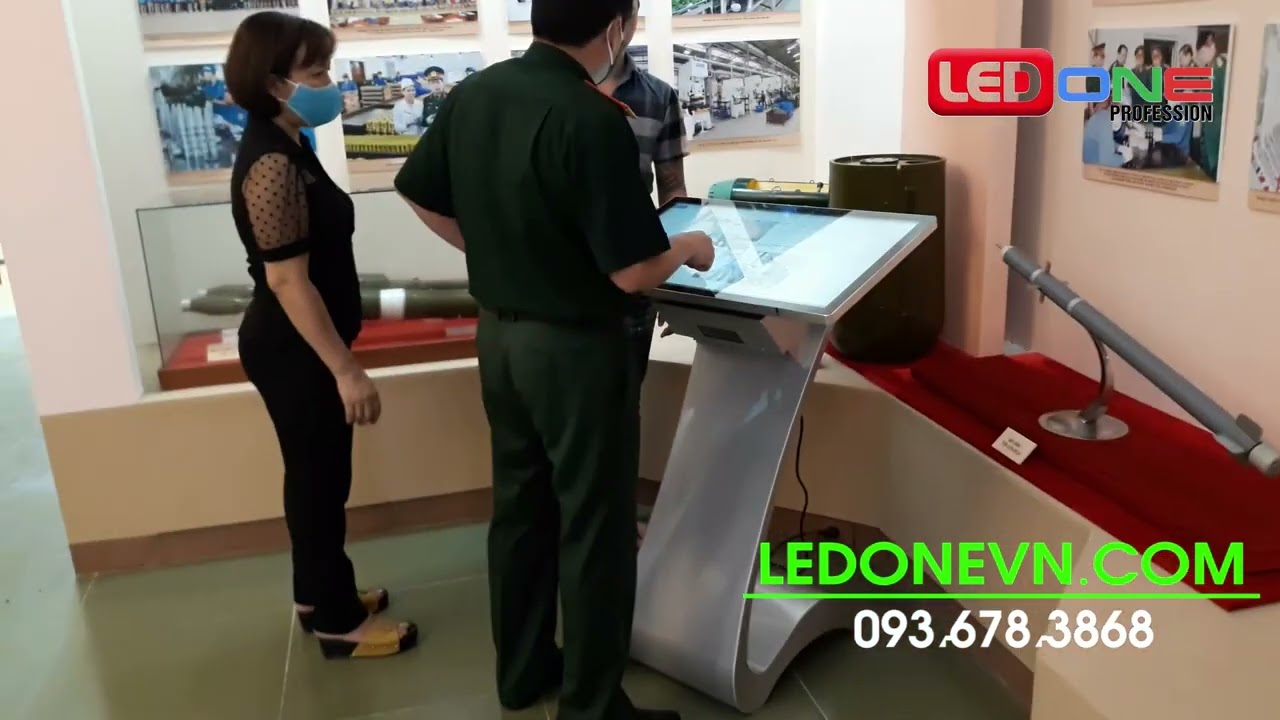 Thi công 4 màn hình cảm ứng tương tác 43 inch tại Bảo tàng Vũ khí - Dự án tra cứu thông tin do LEDONE Miền Nam thực hiện