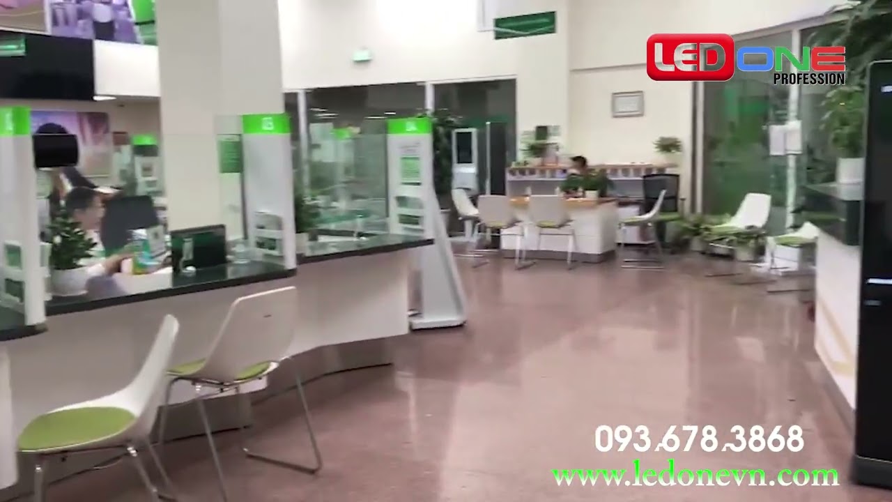 Thi công 6 màn hình quảng cáo LCD 32-43 inch tại Ngân hàng Vietcombank Hưng Yên – Dự án thầu bởi LEDONE Miền Nam