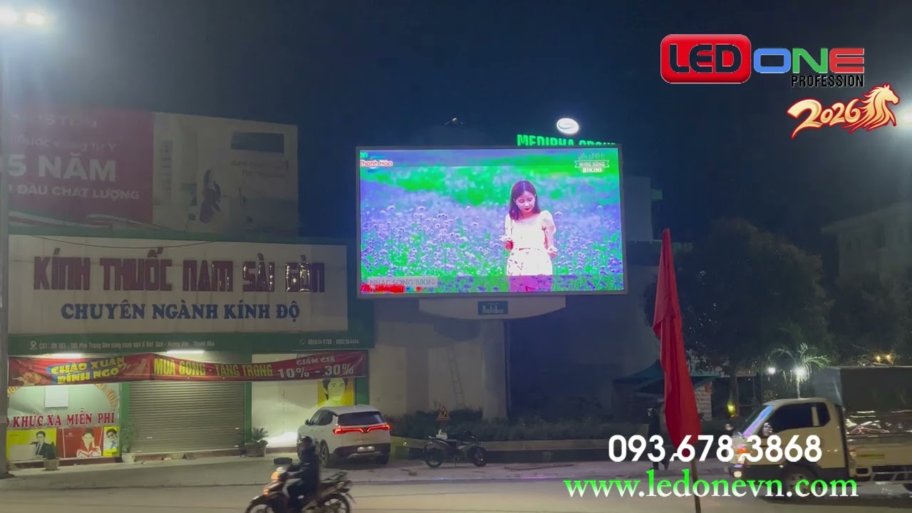 Thi công màn hình LED P5 cột bê tông ngoài trời tại UBND Thanh Hoá - Dự án xây lắp bởi LEDONE Miền Nam