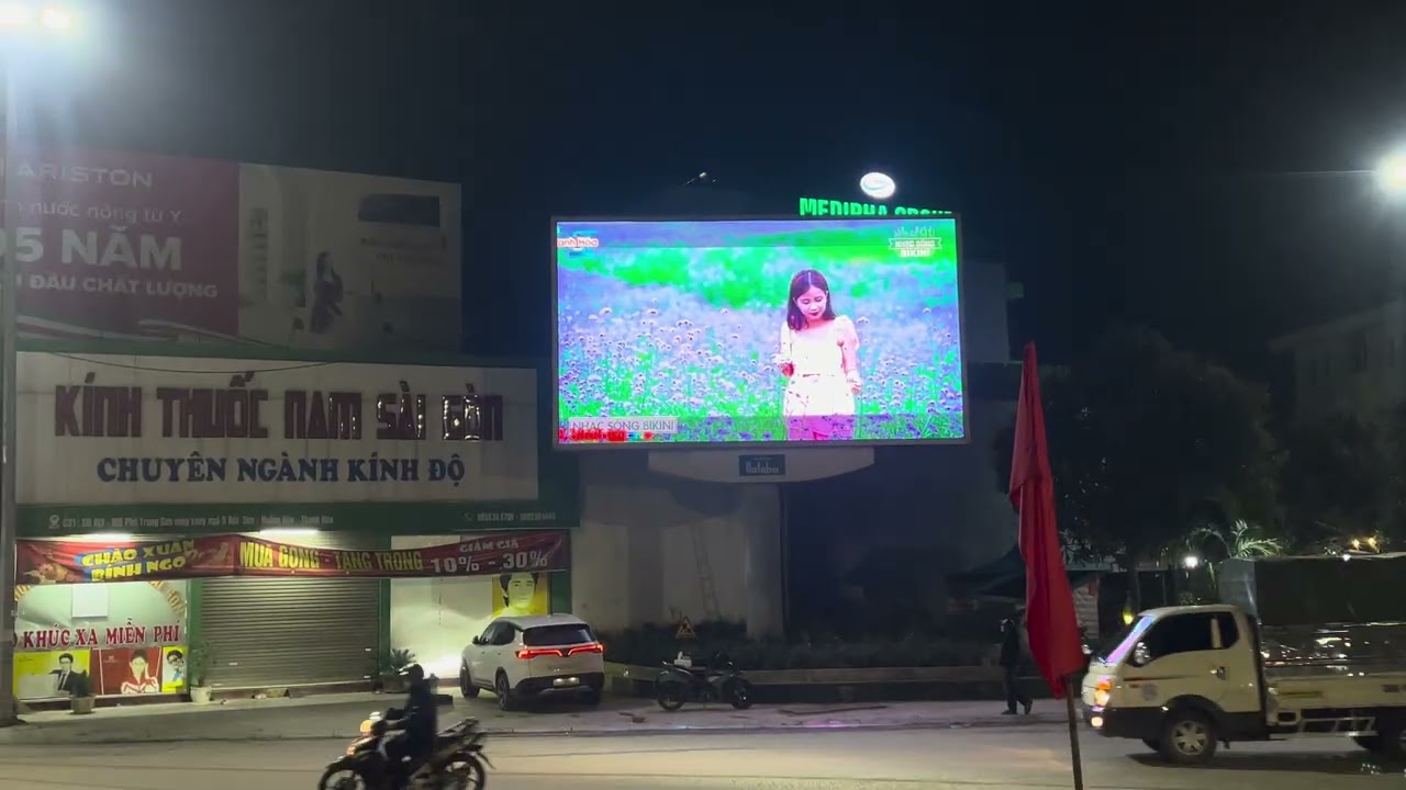 Thi công màn hình LED P5 ngoài trời tại Vòng xuyến Bút Sơn - Thanh Hóa | LEDONE Miền Nam lắp đặt cho đơn vị trúng thầu